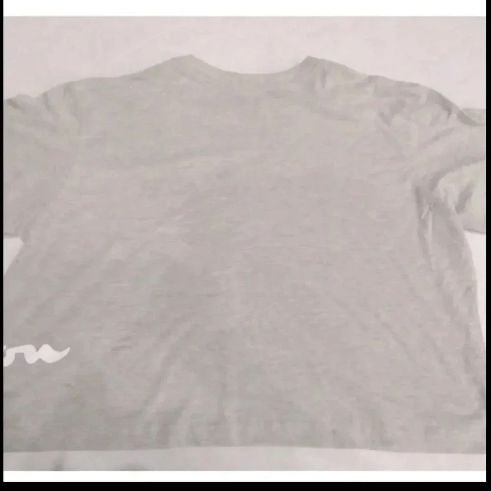 NWOT WOMENS CHAMPION SCRIPT
LOGO CROPPED TEE GRAY SIZE LARGE - Picture 5 of 5